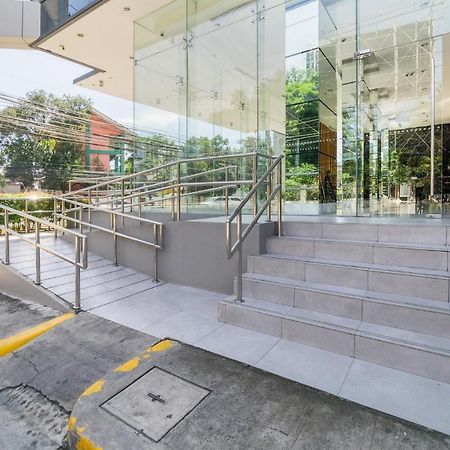 Free Netflix Condo Near It Park With 32-Inch Samsung Hdtv Cebu Stadt Exterior foto