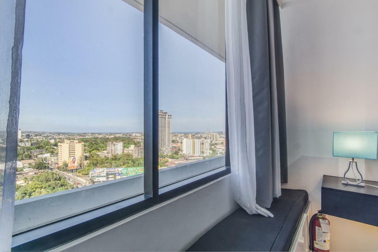 Free Netflix Condo Near It Park With 32-Inch Samsung Hdtv Cebu Stadt Exterior foto