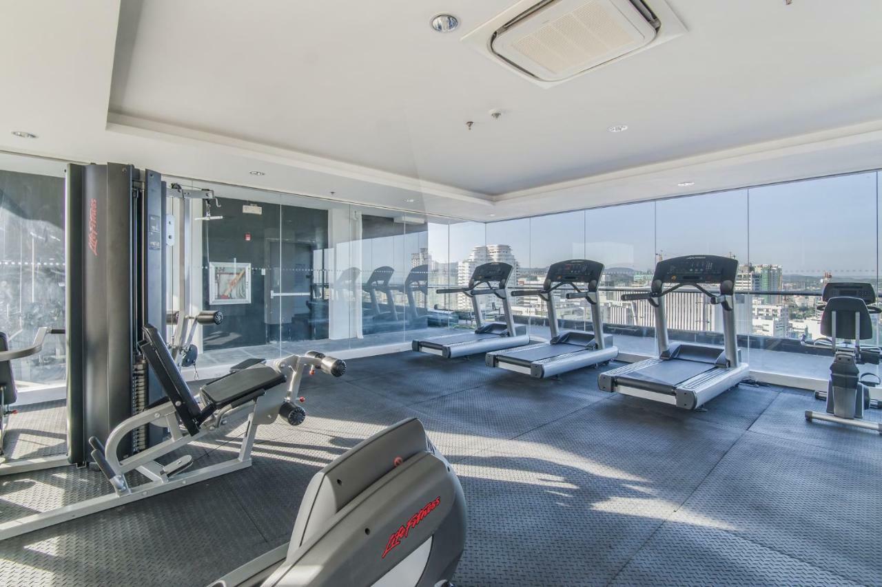 Free Netflix Condo Near It Park With 32-Inch Samsung Hdtv Cebu Stadt Exterior foto
